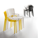 Fiorellina Poltroncina sedile e schienale forati con braccioli Infiniti Design ambientazione